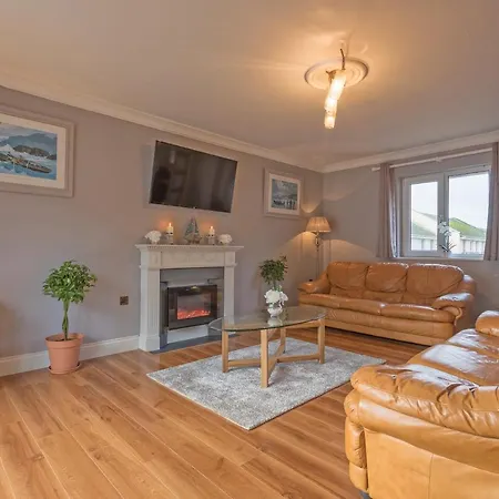 Town Square Townhouse - Location In Holiday home *