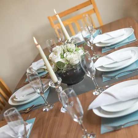 Town Square Townhouse - Location In Holiday home